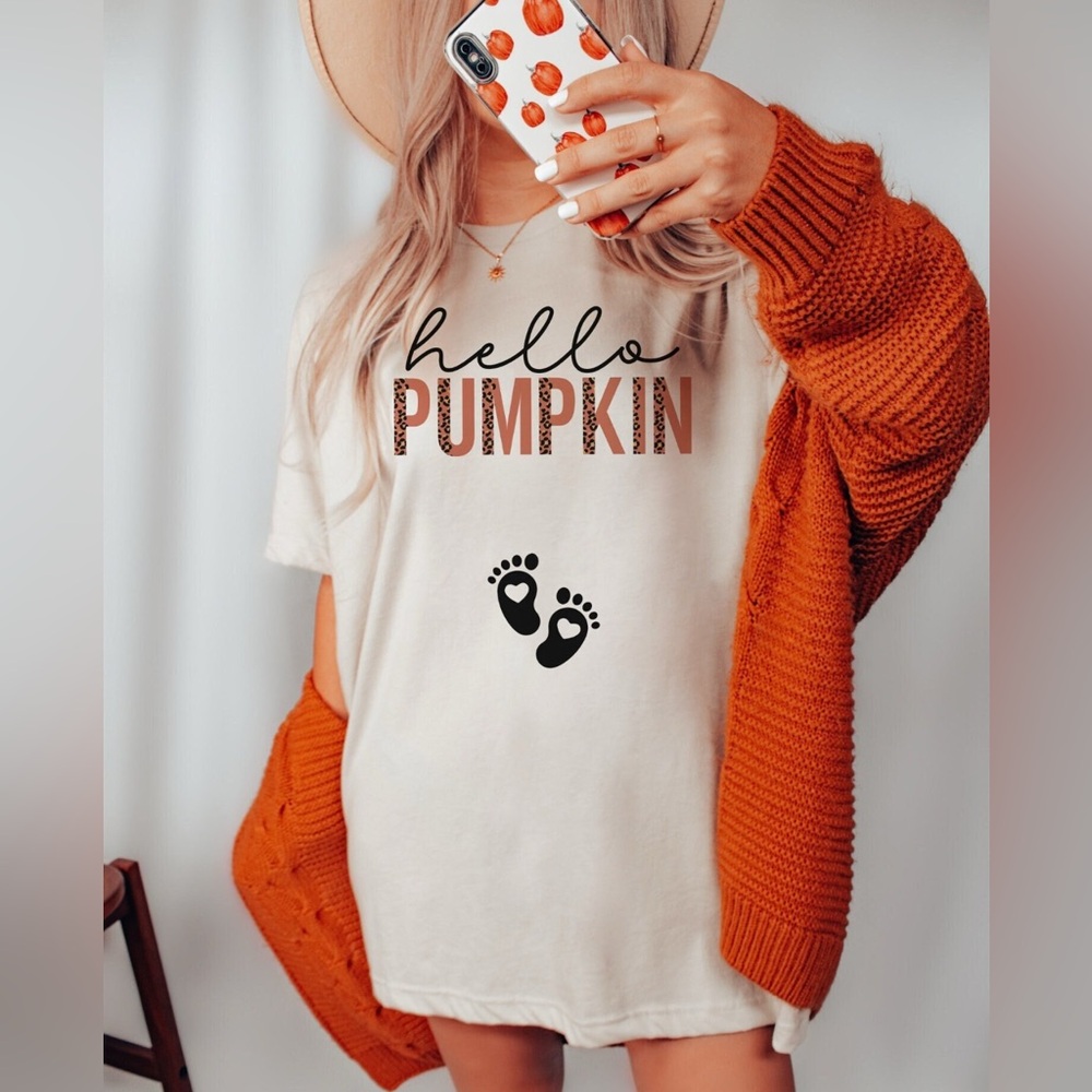 🥏 3 for $20
Bella Canvas “Hello Pumpkin” 🎃 Shirt